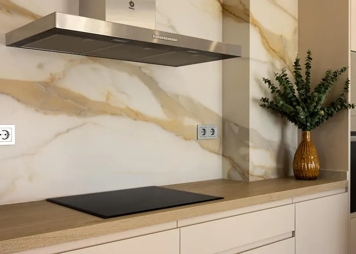 Atico Avenida Edf. Cayetana フエンヒロラ