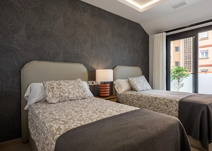 Atico Avenida Edf. Cayetana * フエンヒロラ