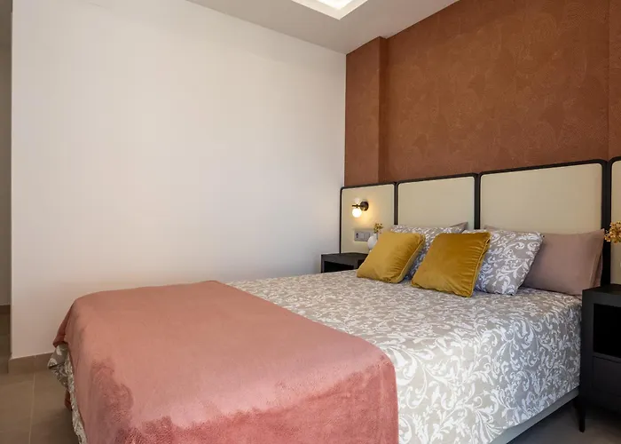 Atico Avenida Edf. Cayetana アパート